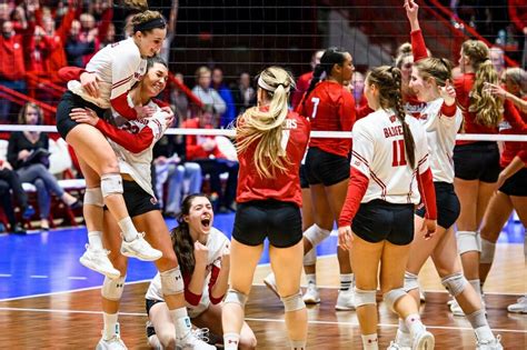 Wisconsin badgers volleyball Fairfield win NCAA。